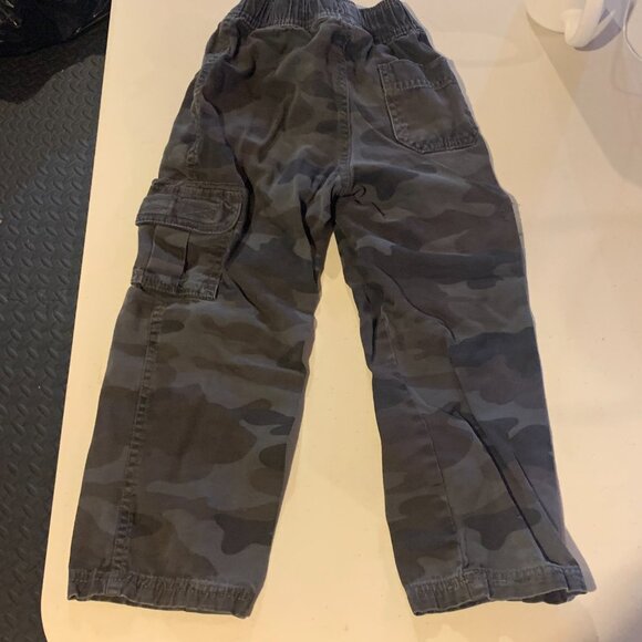 Boys Cargo Pants Camo Color Size 5T - Picture 2 of 3